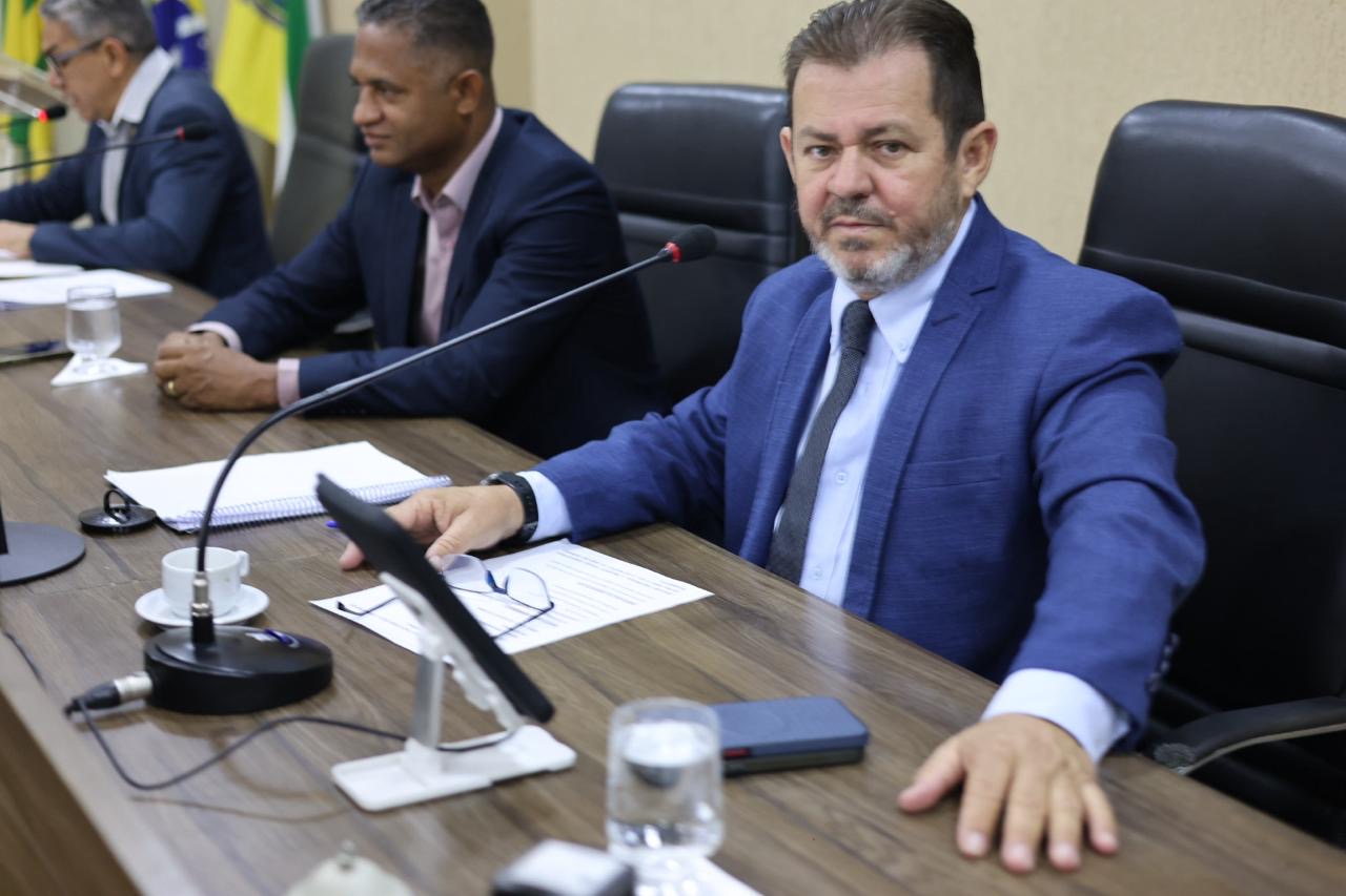 Gleison Flávio critica Administração Municipal e exige melhorias na saúde, educação e manutenção urbana