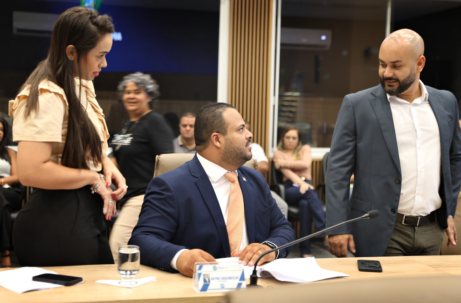 Câmara aprova título de cidadão aparecidense para Nikolas Ferreira e primeira-dama Lana Bezerra