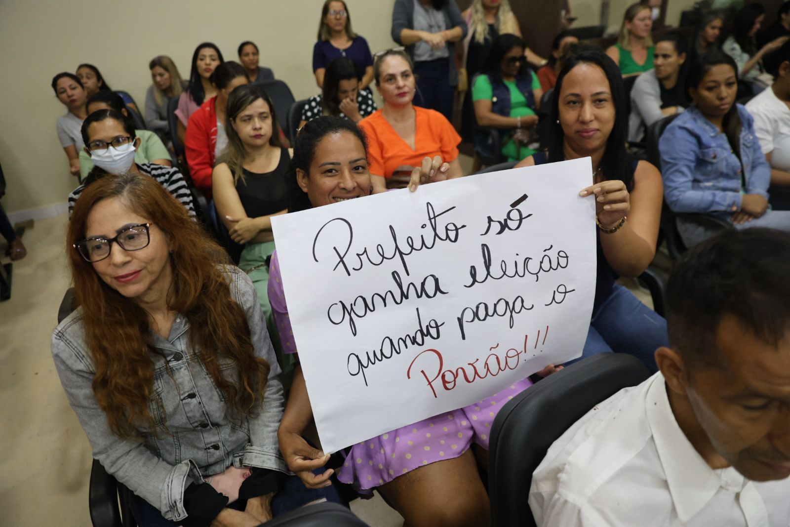 Servidores da Educação buscam apoio da Câmara