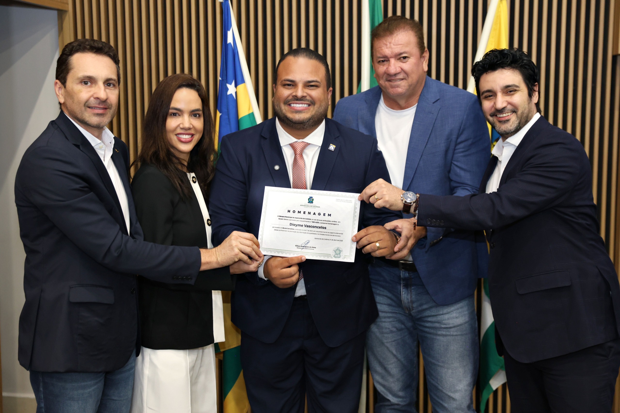 Em grande festa, Câmara de Aparecida homenageia 150 profissionais da imprensa goiana