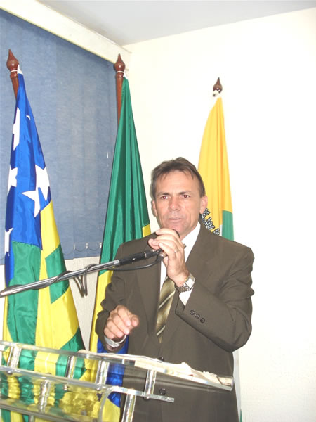 Prefeito presta conta ao Legislativo Municipal