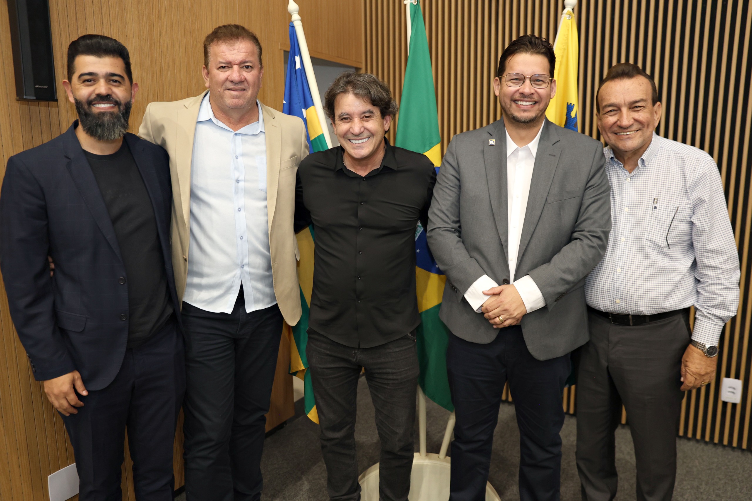 Sessão Ordinária  conta com visitas ilustres