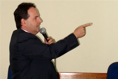 William Ludovico apresenta relatório de visita ao HUGO