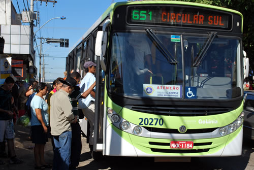 Tarifa de ônibus vira alvo de protesto na Câmara