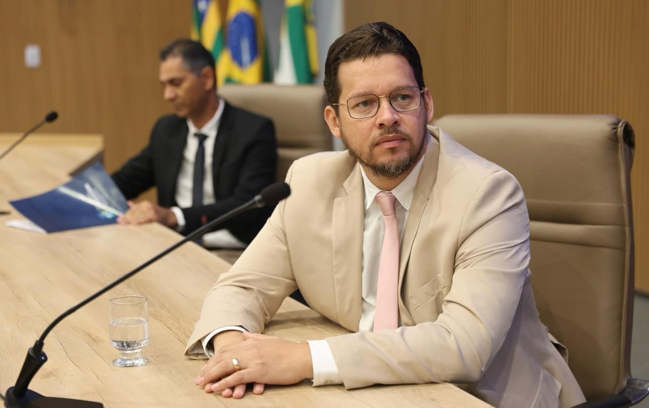 Vereador Felipe Cortez denuncia esgoto a céu aberto na Cidade Livre e cobra atuação da BRK durante sessão na Câmara