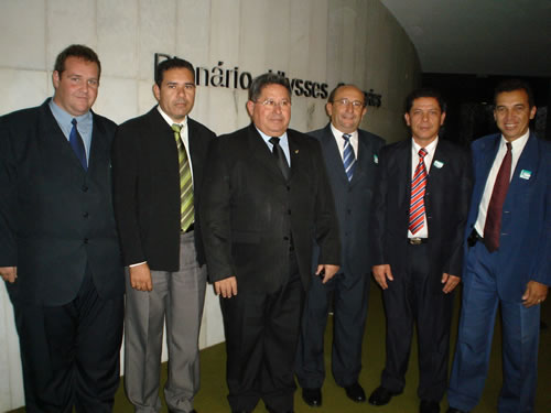 Josiel quer bancos abrindo mais cedo