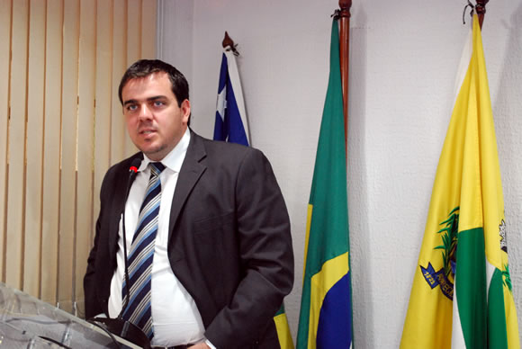 Gustavo pede licença para assumir pasta no Executivo