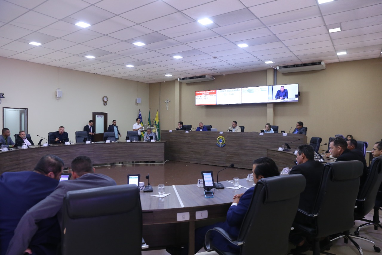 Câmara aprova convocação da secretária Valéria Frazão