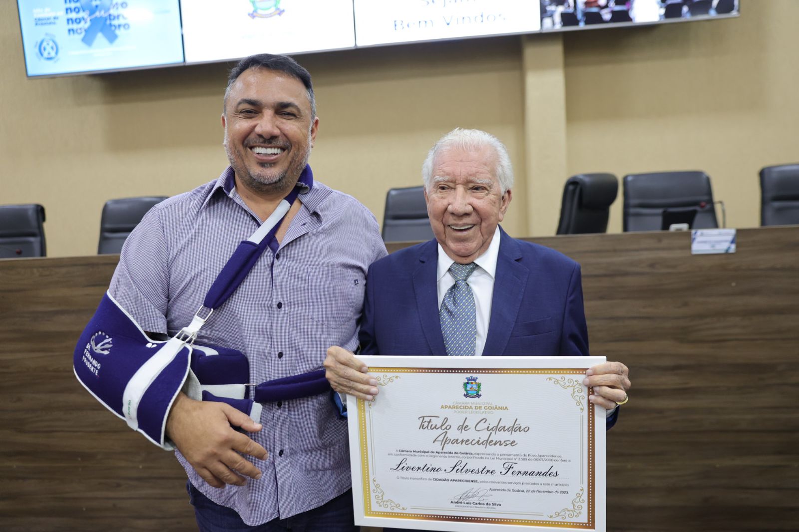 Livertino Silvestre Fernandes é agraciado com título de cidadão aparecidense