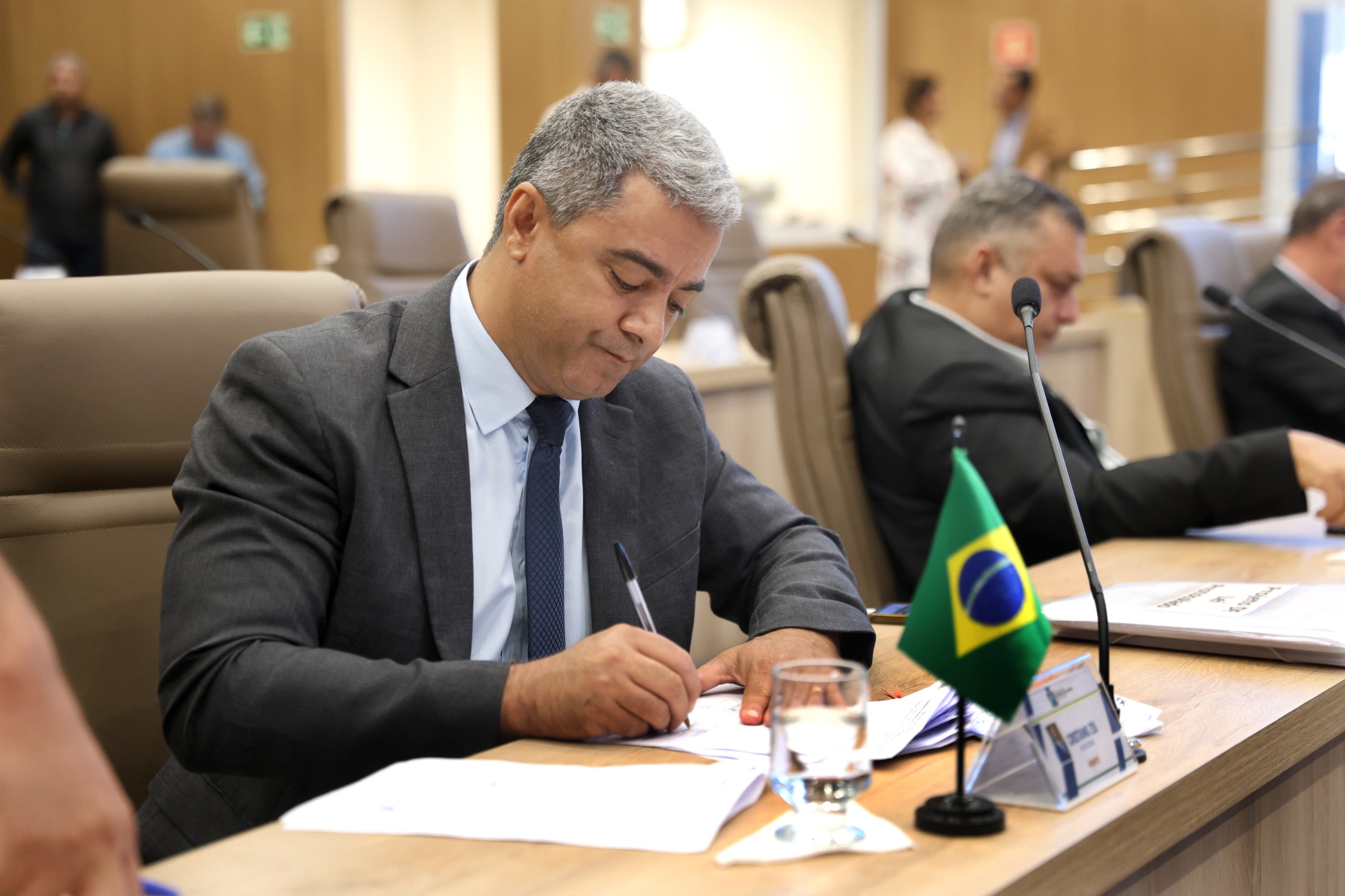 Câmara realiza sessão solene para entrega de títulos de Cidadão Aparecidense a militares