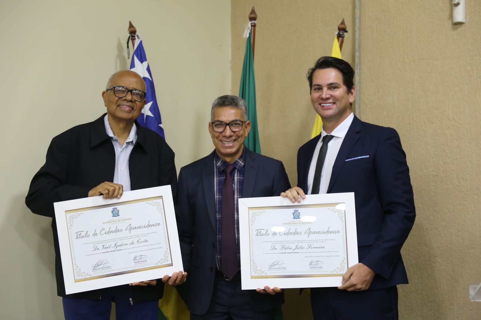 Doutores Fábio Julio e Vail Izidoro recebem títulos de cidadãos aparecidenses em Sessão Solene
