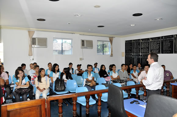 Câmara recebe visita de estudantes e professoras do Colégio