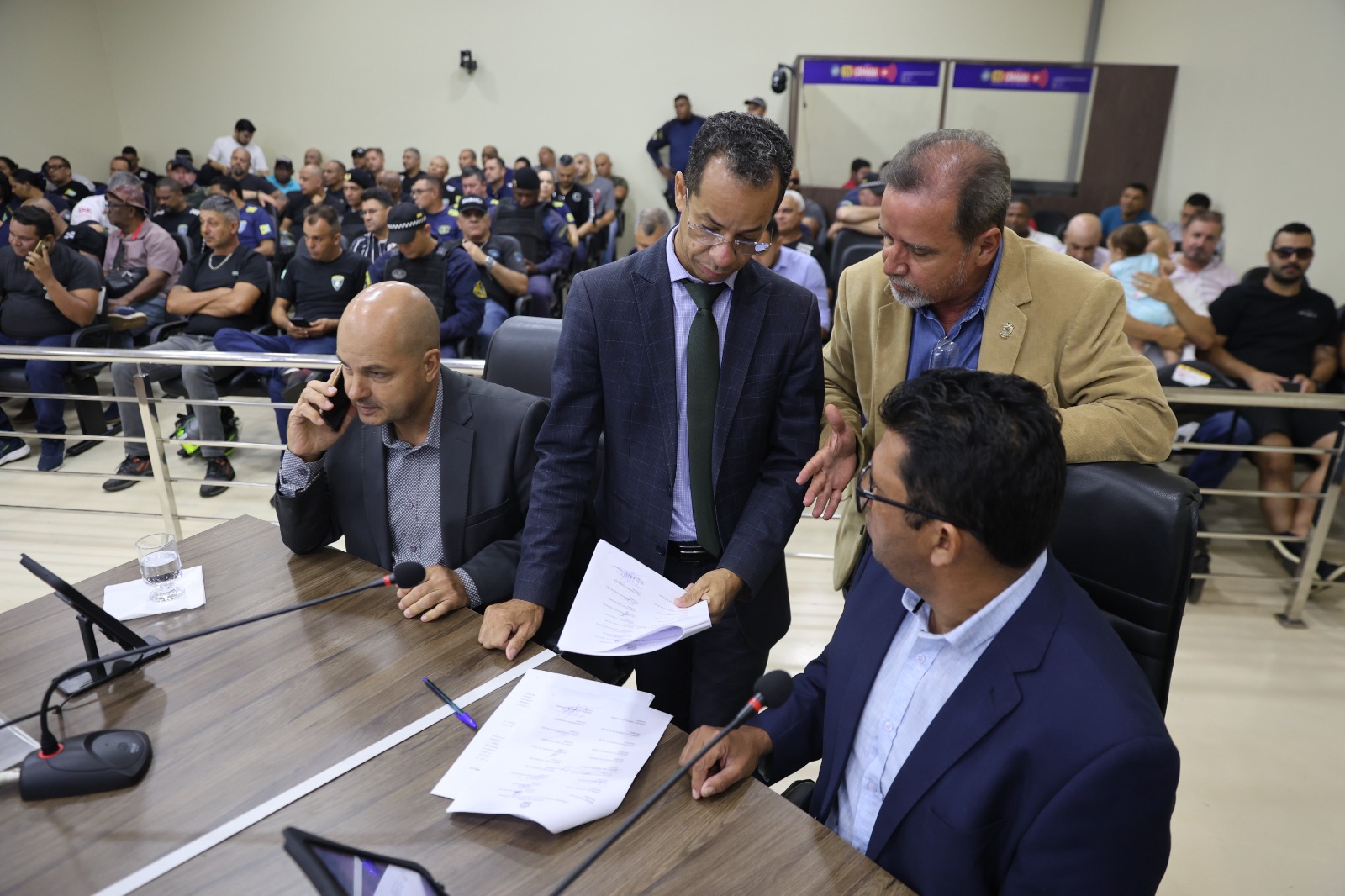 Na apreciação de quatro vetos da prefeitura, vereadores mantêm apenas um