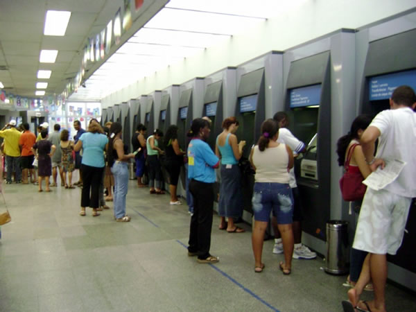 Vereador defende privacidade em caixas eletrônicos