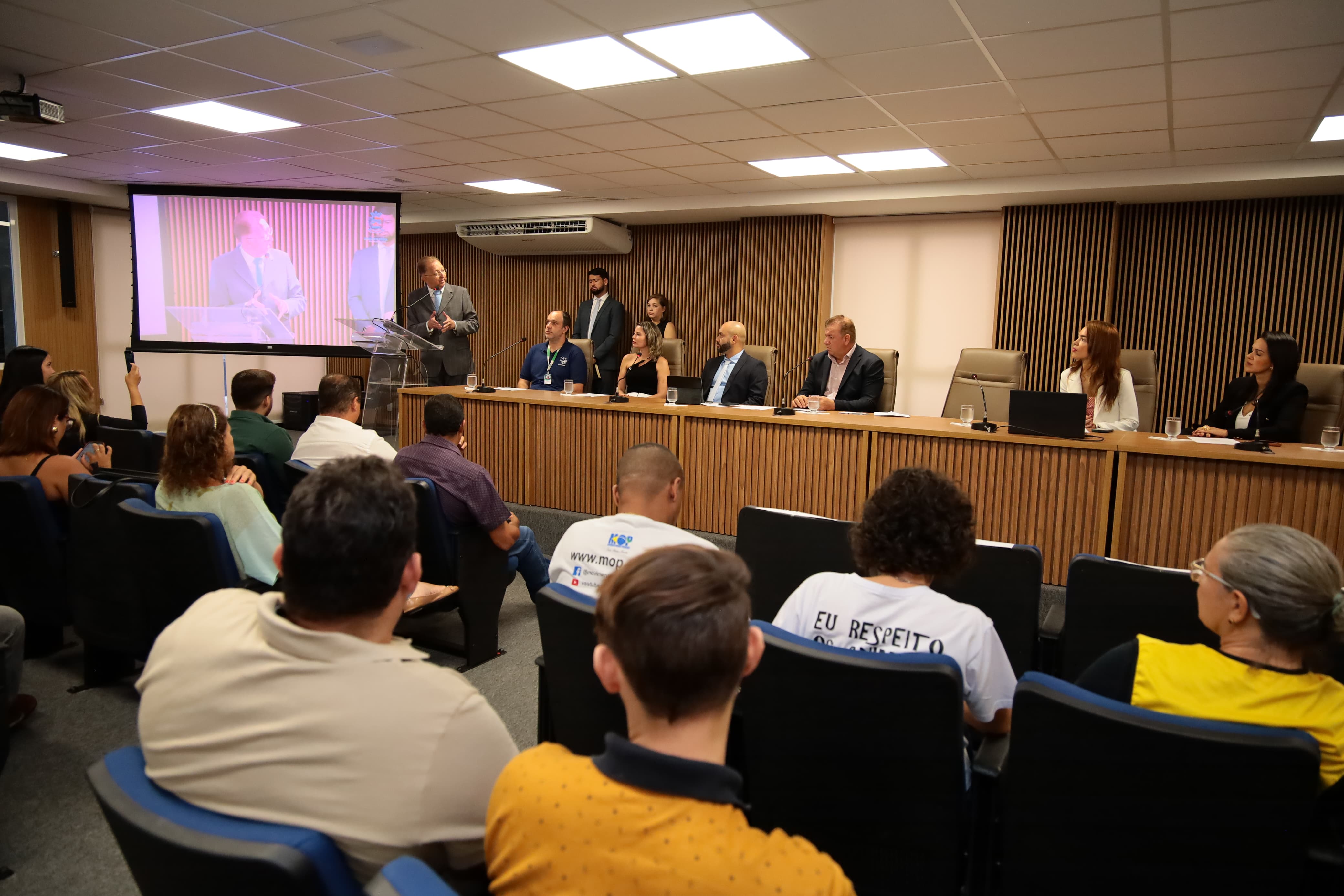 Audiência Pública na Câmara de Aparecida: Compromisso de Lipe Gomes com os Direitos dos Animais Audiência Pública na Câmara de Aparecida: Compromisso de Lipe Gomes com os Direitos dos Animais