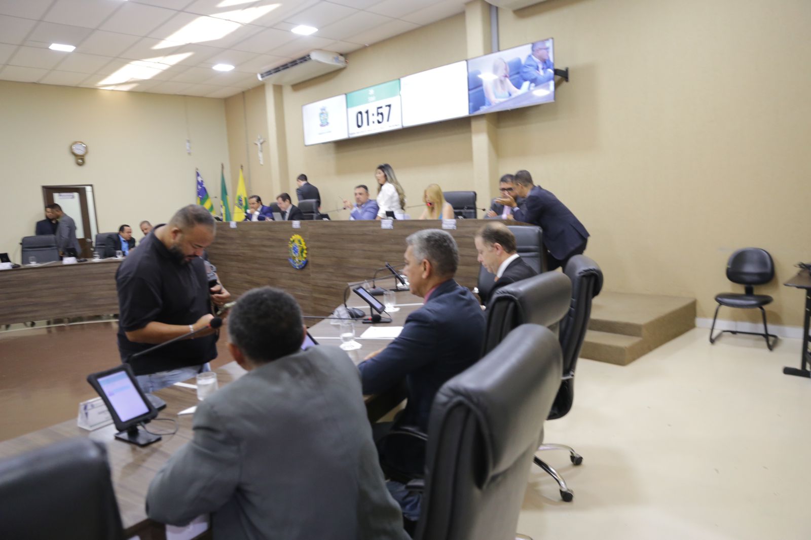 Vereadores aprovam convocação do Prefeito Vilmar Mariano para prestar contas de sua gestão